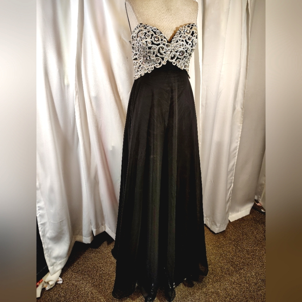 Fiesta Fashion Strapless Gown, Beaded Metallic Silver+Black, Lace Up, Flowing, M